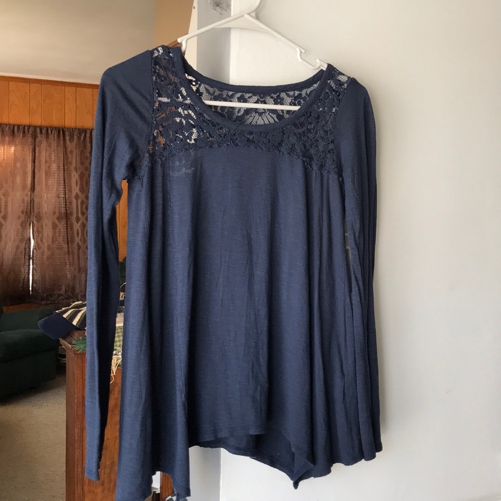 Hollister long sleeve shirt with details